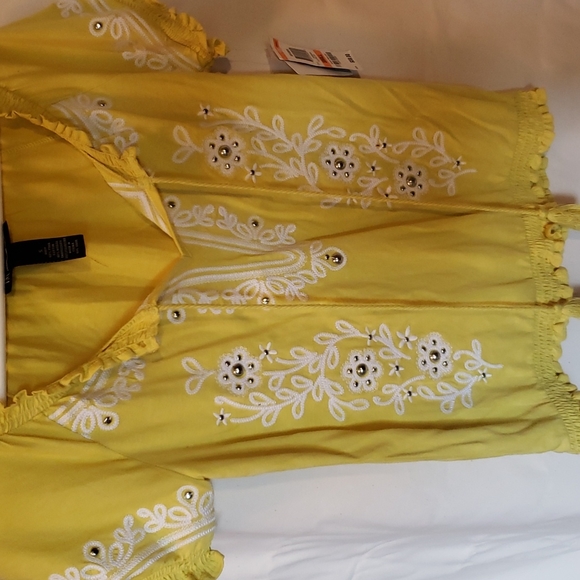 NWT Yellow & White Embellished & Embroidered Top Size Small Tee - Picture 10 of 10